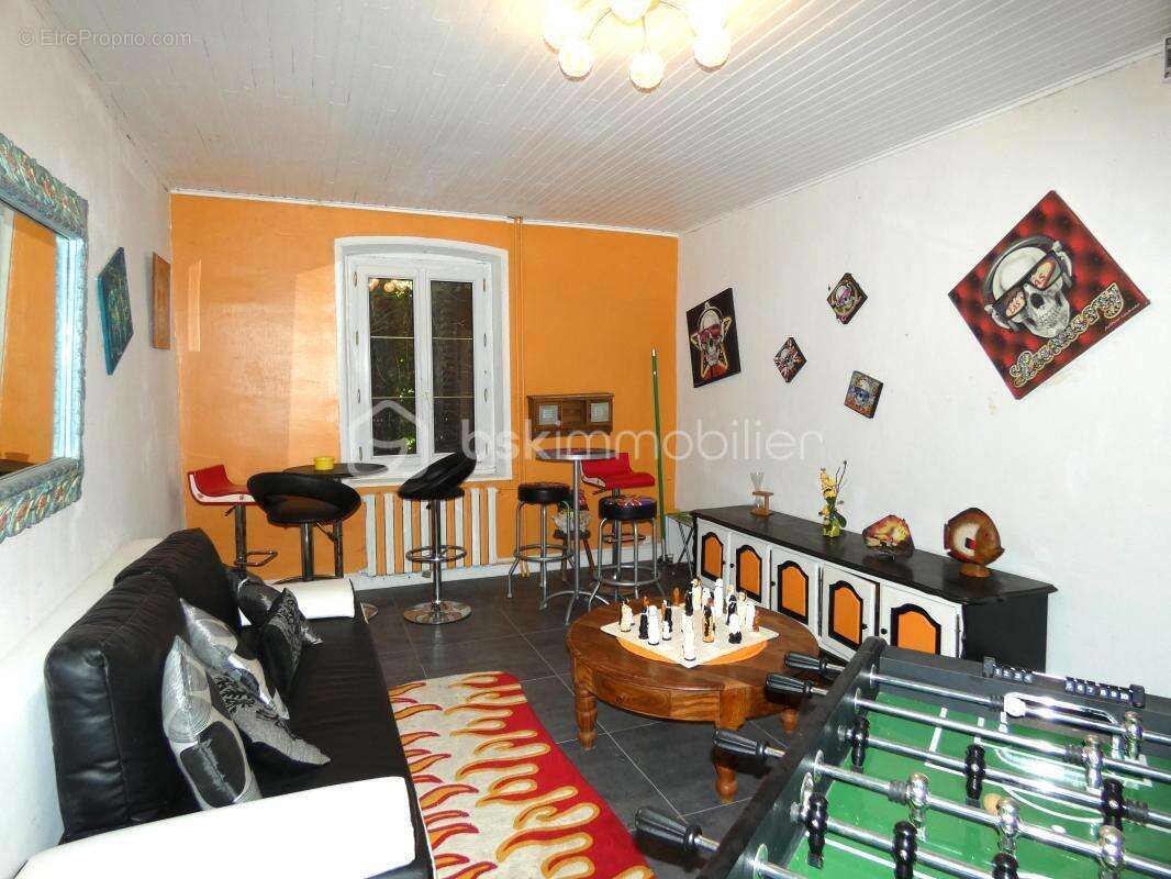 Maison à CHAZELLES-SUR-LYON