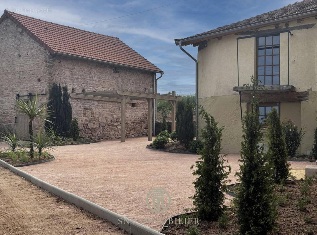 Maison à MONTAIGUET-EN-FOREZ