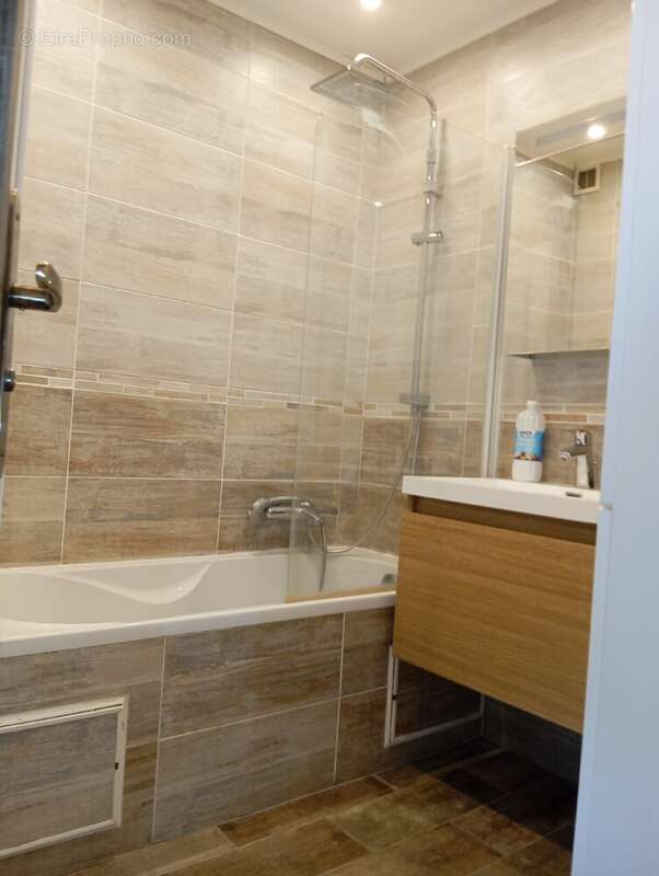 Appartement à SAINT-LAURENT-DU-VAR