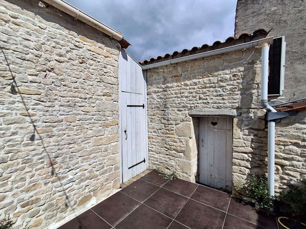 Maison à SAINT-MEDARD-D'AUNIS
