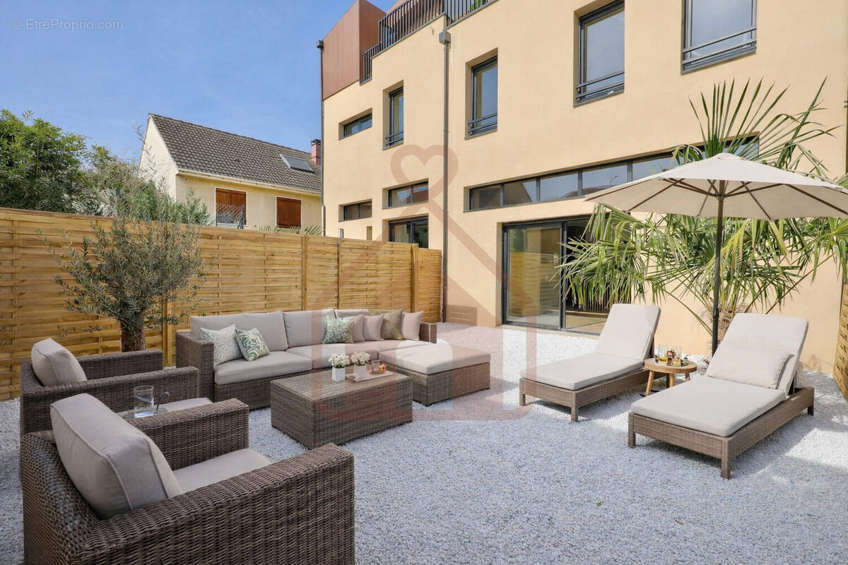 JARDIN ARRIERE COTE SUD  - Maison à VILLEJUIF