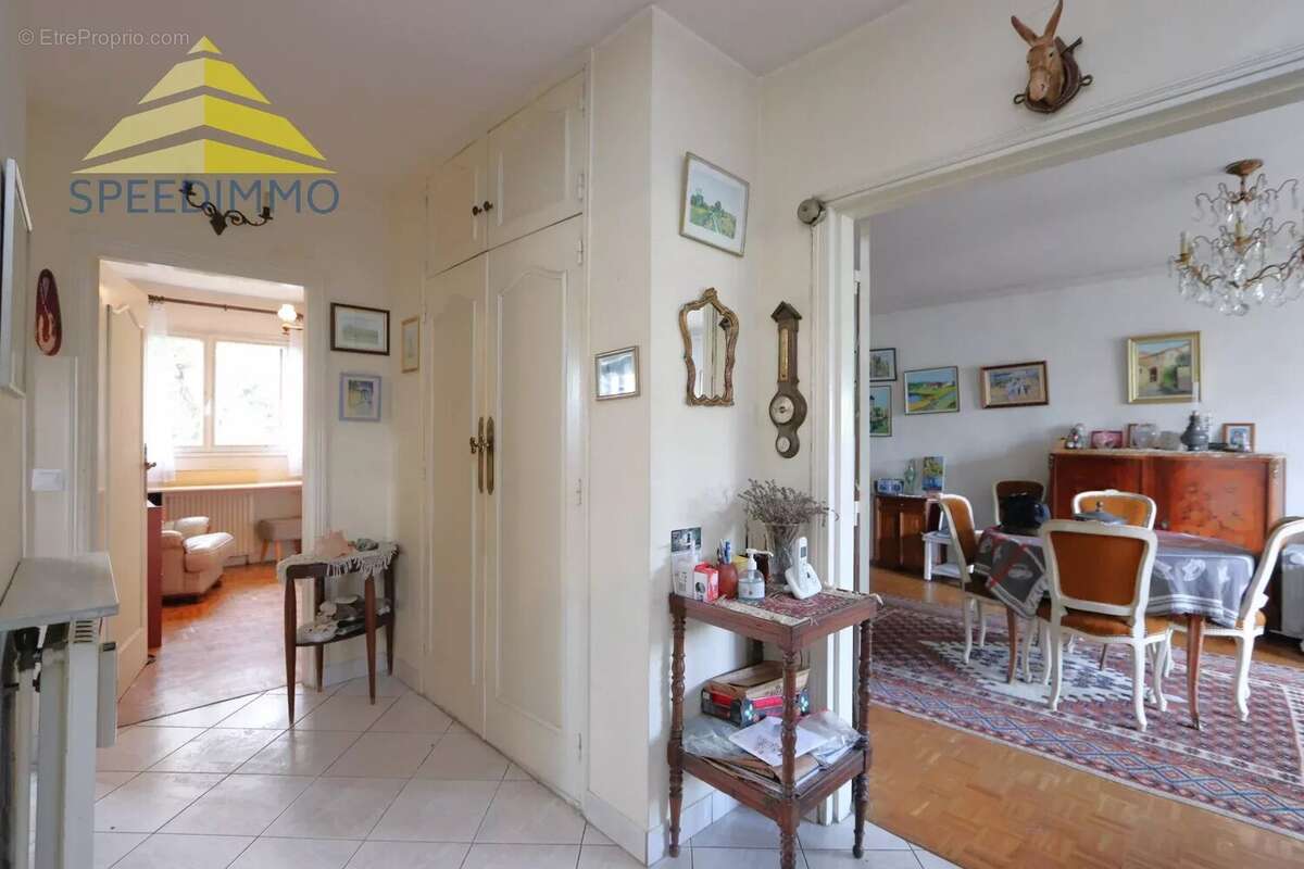 Maison à MANDRES-LES-ROSES