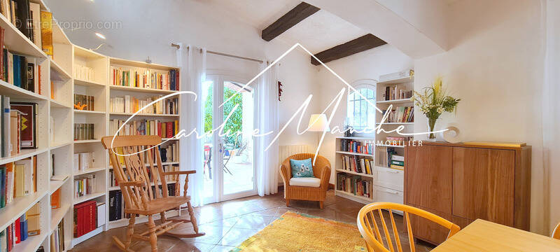 Maison à SAINT-MITRE-LES-REMPARTS