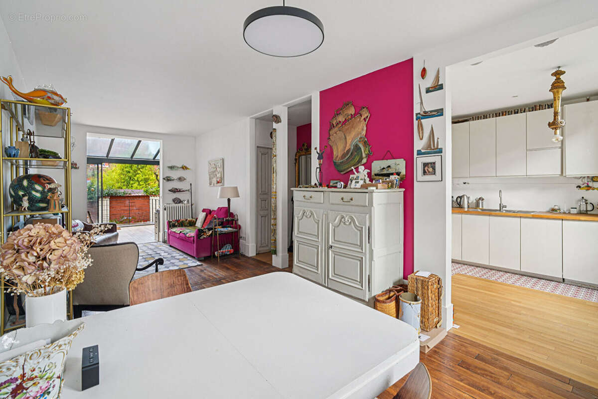 Appartement à LES LILAS