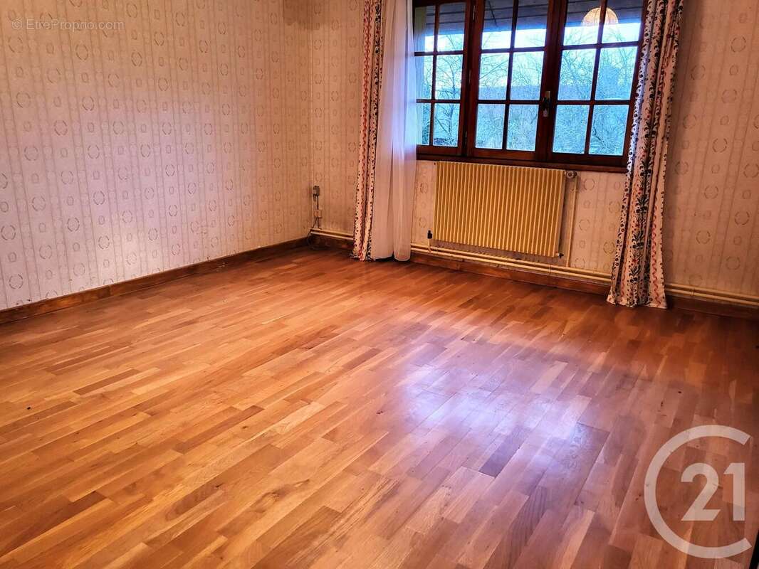 Maison à MONTREUIL-L&#039;ARGILLE