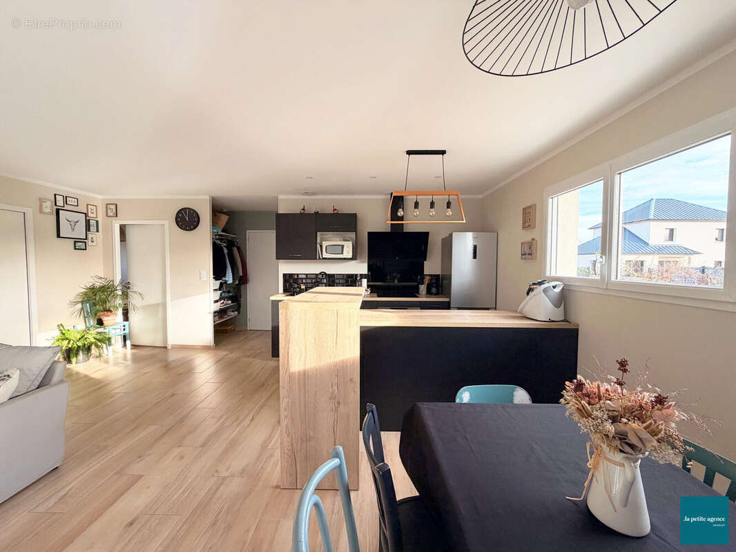 Maison à FEUGUEROLLES-BULLY