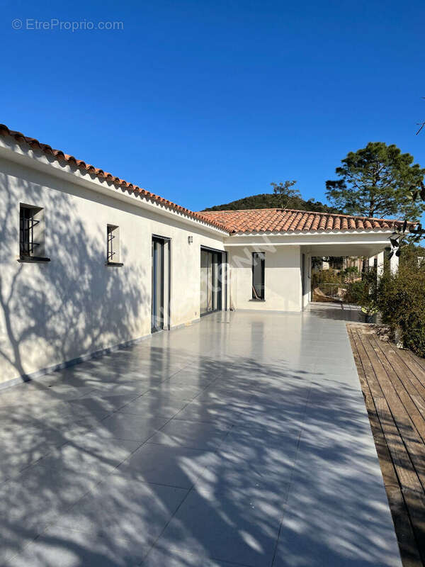 À vendre ? Belle villa avec piscine à quelques minutes de la plage de Fautea - photo 18