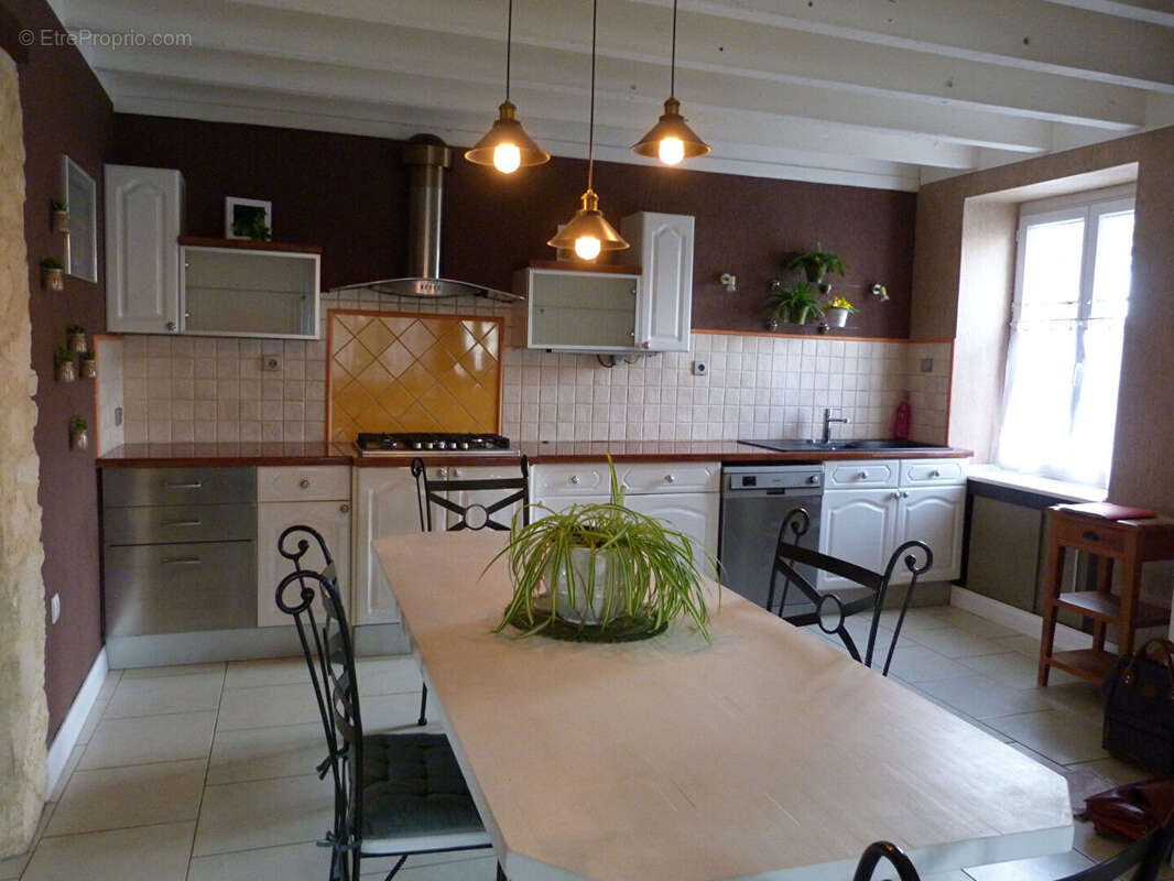 Maison à MONTIGNE-LE-BRILLANT