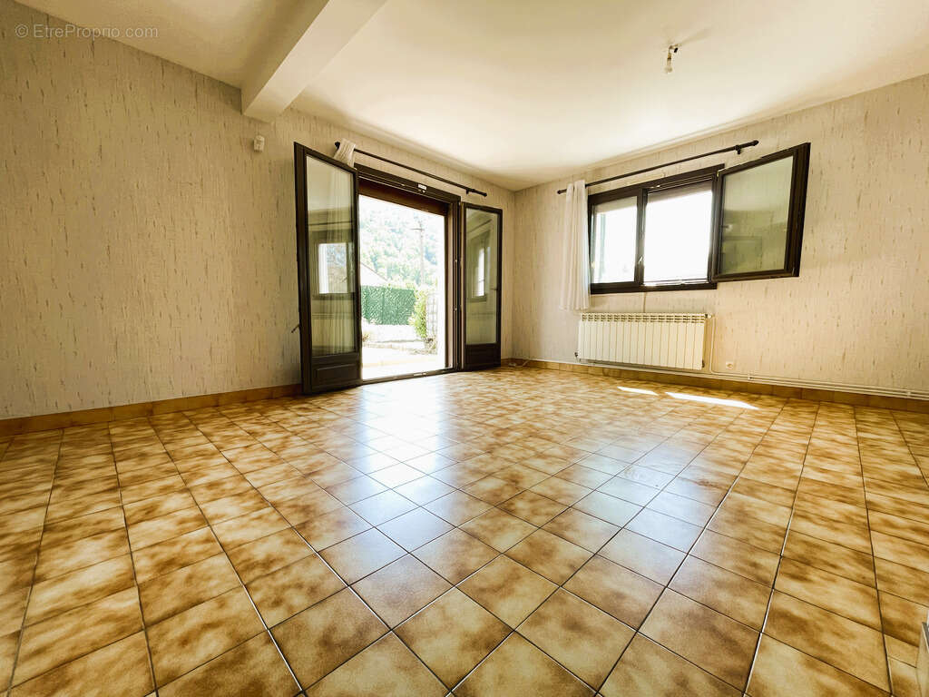 Maison individuelle et garage sur terrain clos - photo 4
