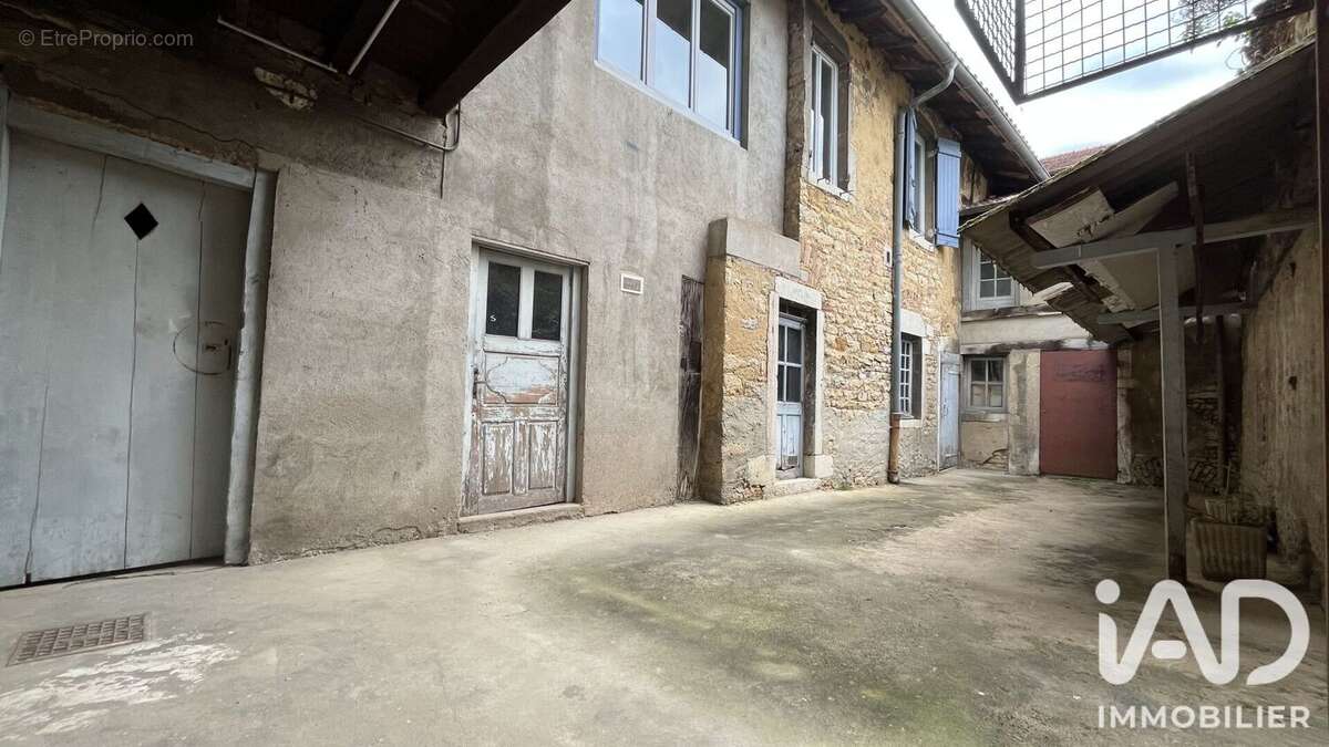 Commerce 136 m² à Bourg-En-Bresse  - photo 6