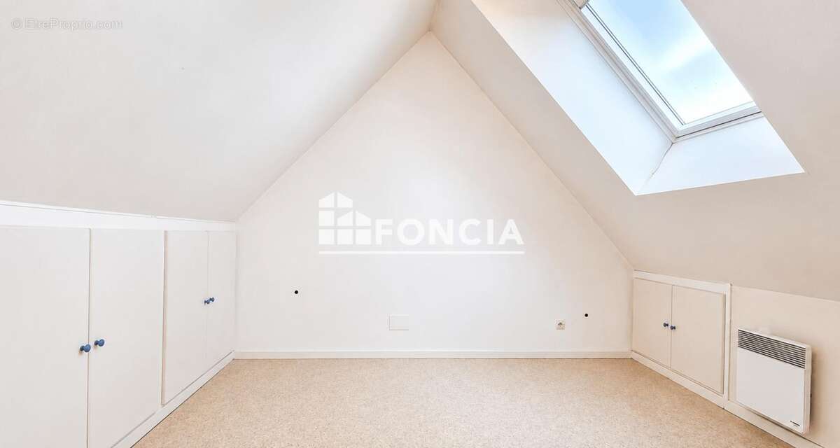 CHÂTEAU-THIERRY – Duplex T4 avec parking sécurisé et cave - photo 10