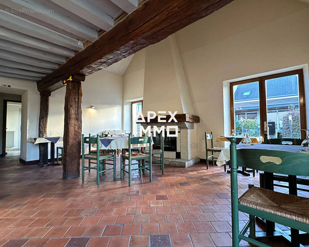 Commerce à SAINT-DENIS-DE-L&#039;HOTEL