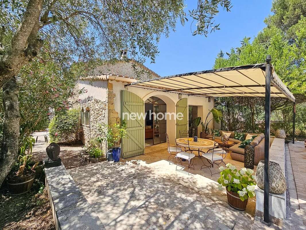 Magnifique bastide en pierre avec jardin clos et belle piscine avec cuisine d?été - photo 4