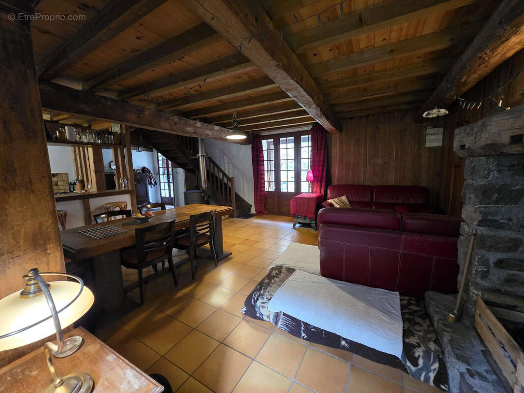 Maison à ESTAING
