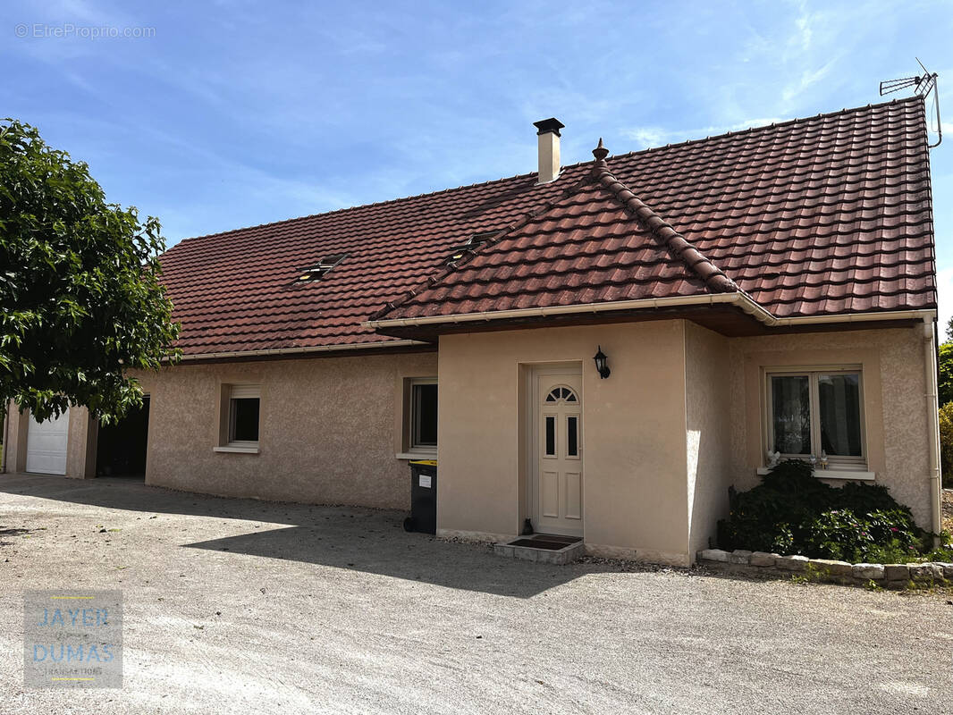 Maison à OUROUX-SUR-SAONE