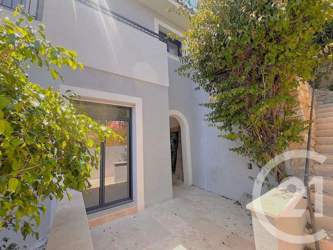 Appartement à ROQUEBRUNE-CAP-MARTIN