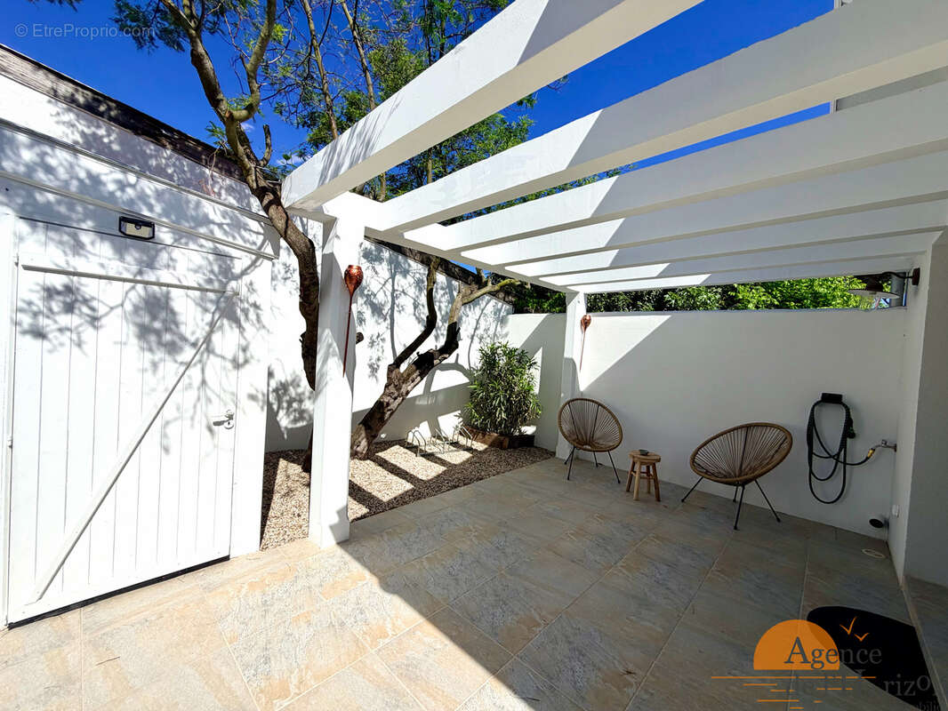 Maison à ARES