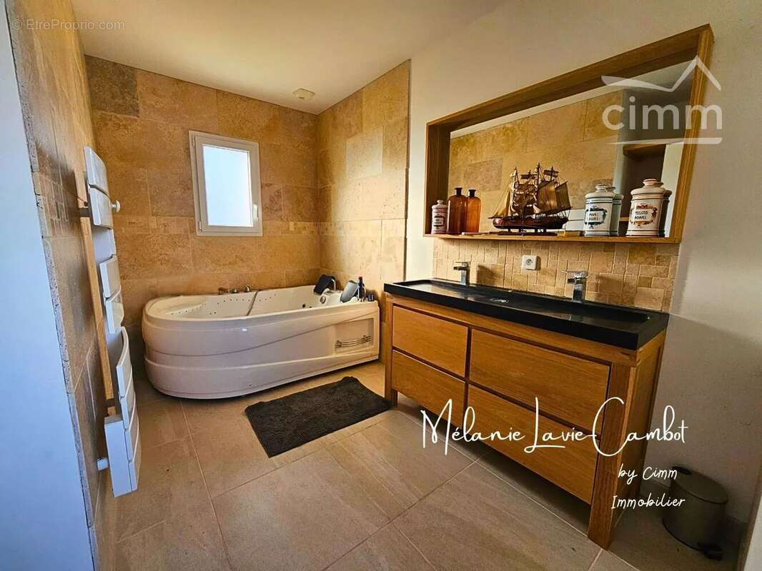 Maison à SAINT-CHRISTOLY-DE-BLAYE