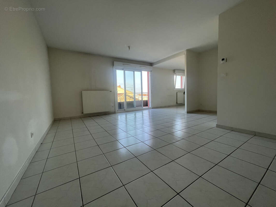 Appartement à LE COTEAU