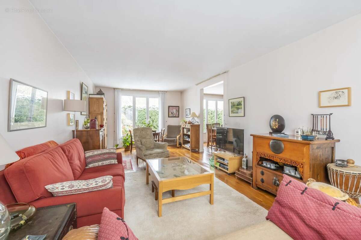 Maison à VOISINS-LE-BRETONNEUX