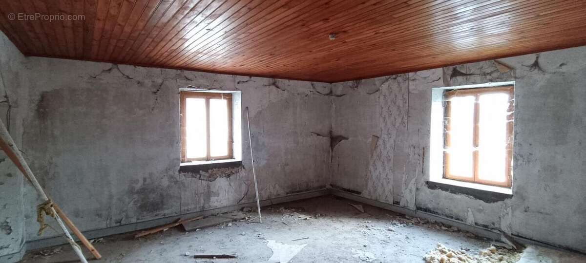 Corps de ferme 200m2  4 pièces et annexe  70300 Baudoncourt - photo 4