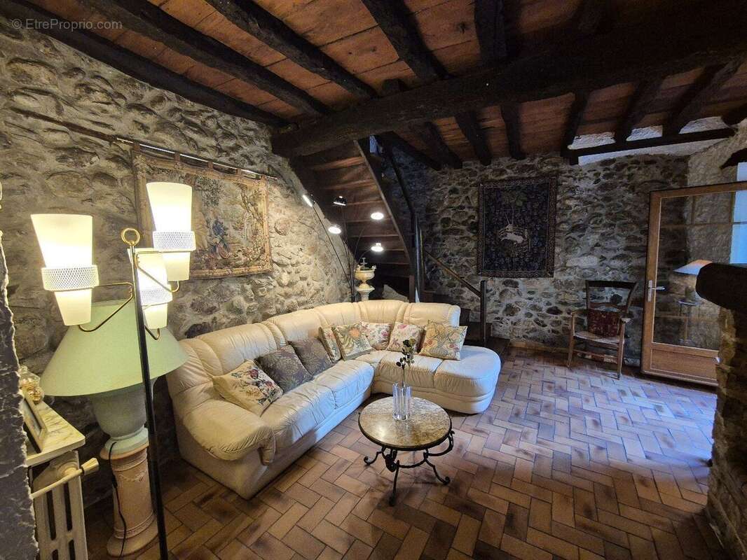 Maison T7 de 180 m² avec patio et jardin - photo 13