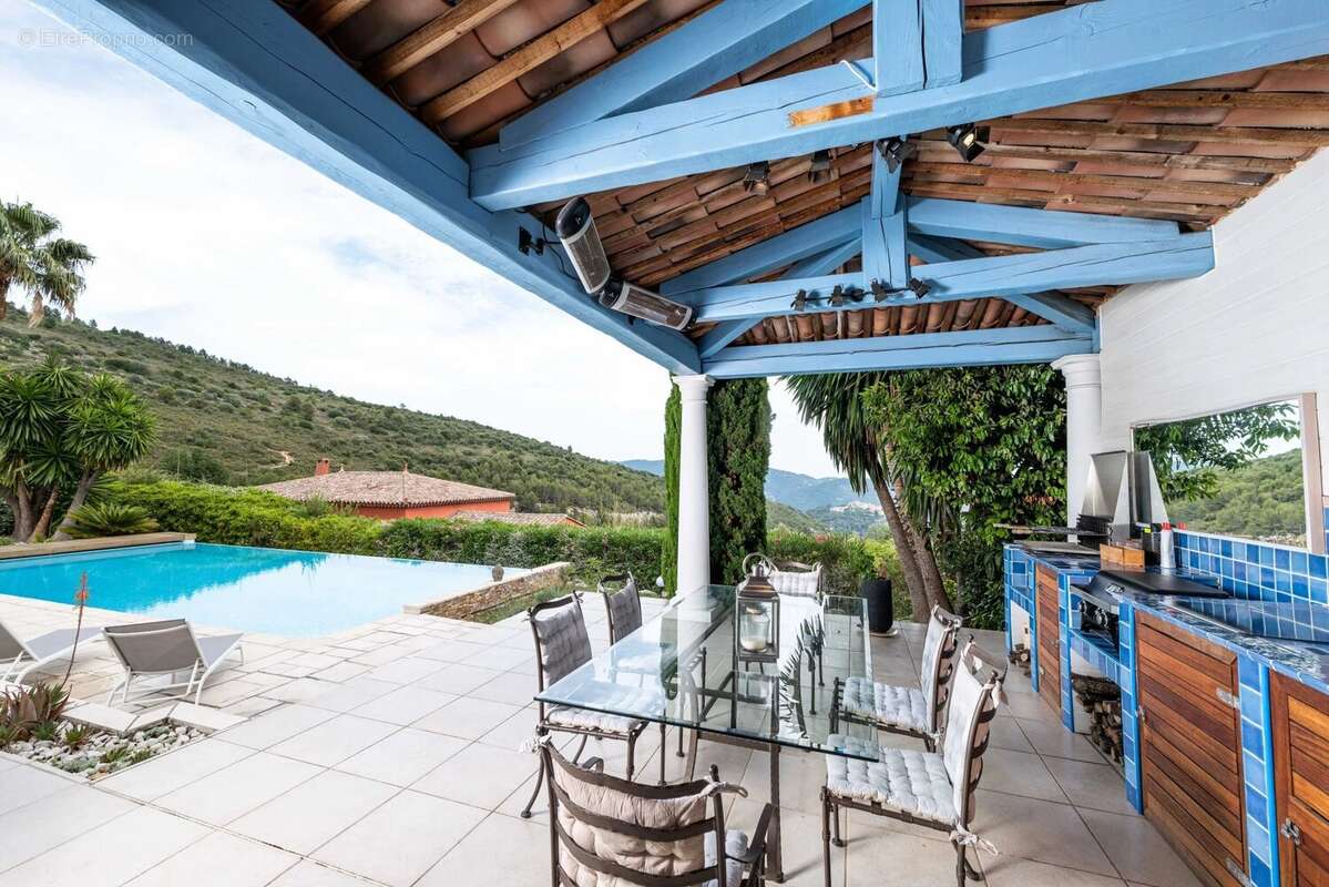 Falicon - Villa 7 pièces avec piscine chauffée, jardin 1350m², garage - photo 5