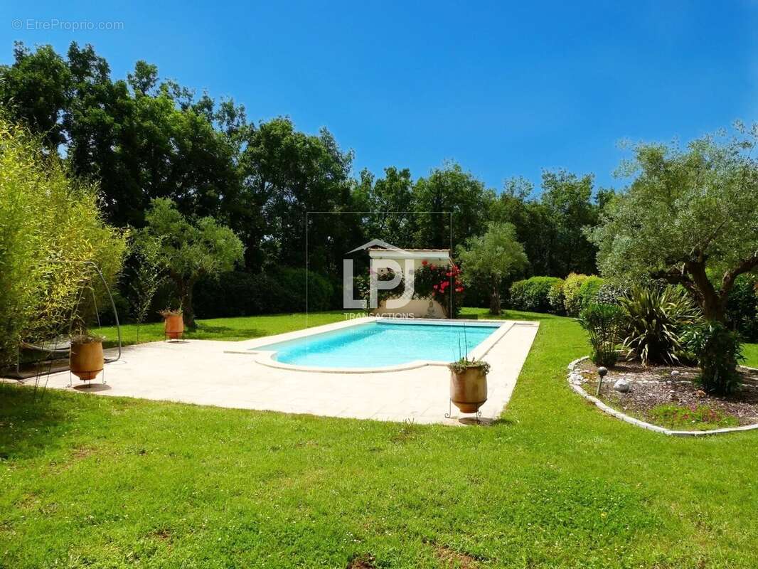 Maison à MAUZAC