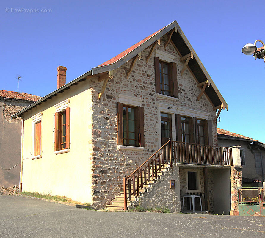 Maison à SAINT-POLGUES