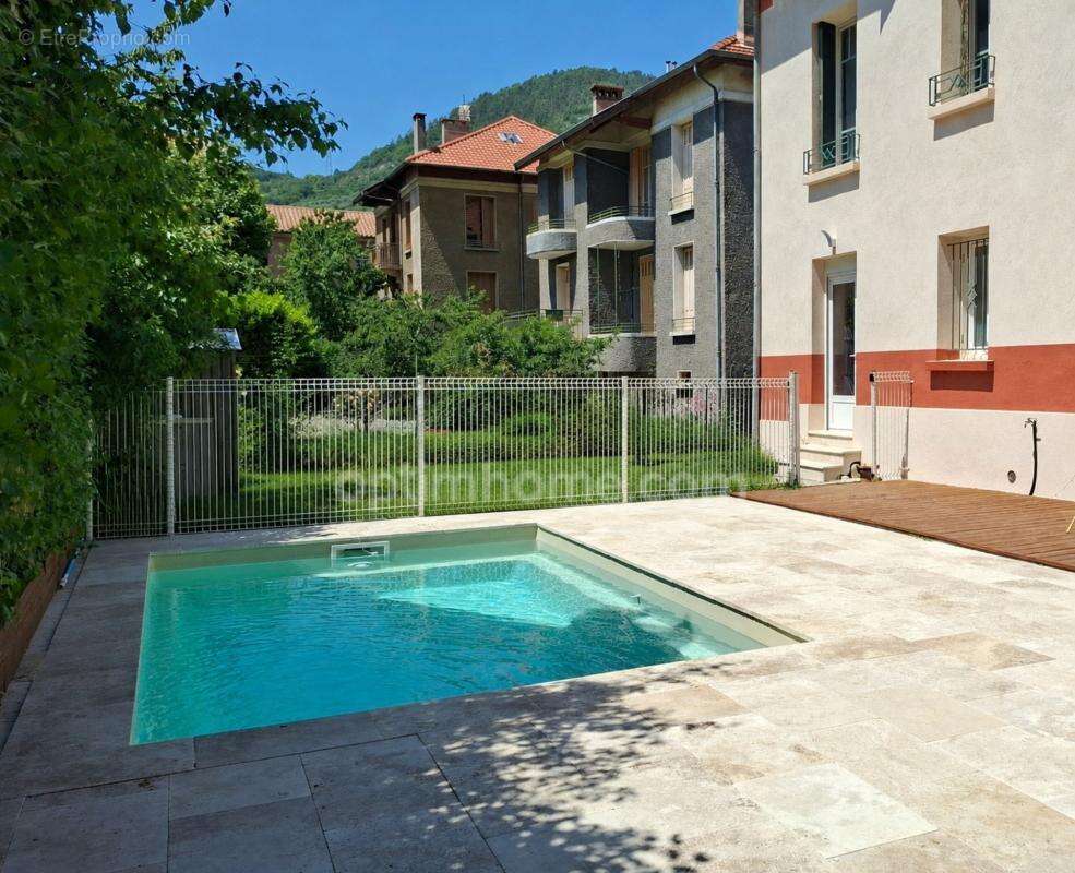 A vendre à Digne-les-Bains – Demeure de caractère des années 30 – 240 m² – 2 logements – Piscine – Garage - photo 15