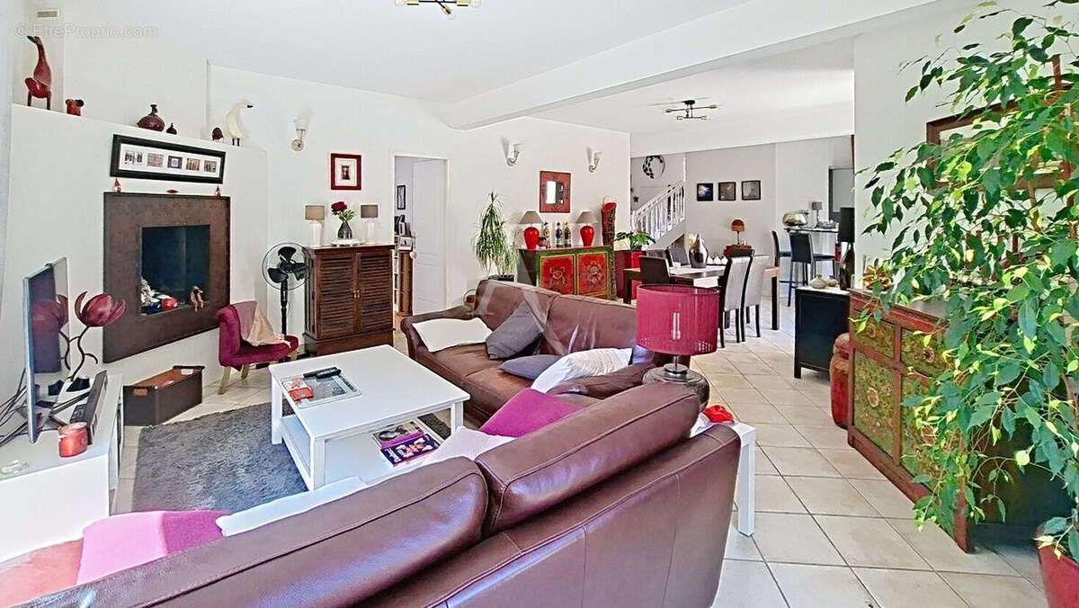 Briollay - Maison récente de plus de 220 m² avec de belles prestations - photo 3