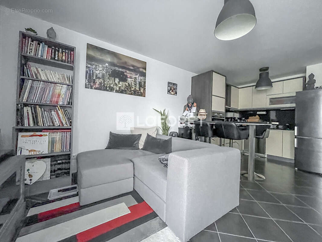 EXCLUSIVITÉ - T3 60m² avec ascenseur et  parking privé - Proche Mandres les Roses - photo 4