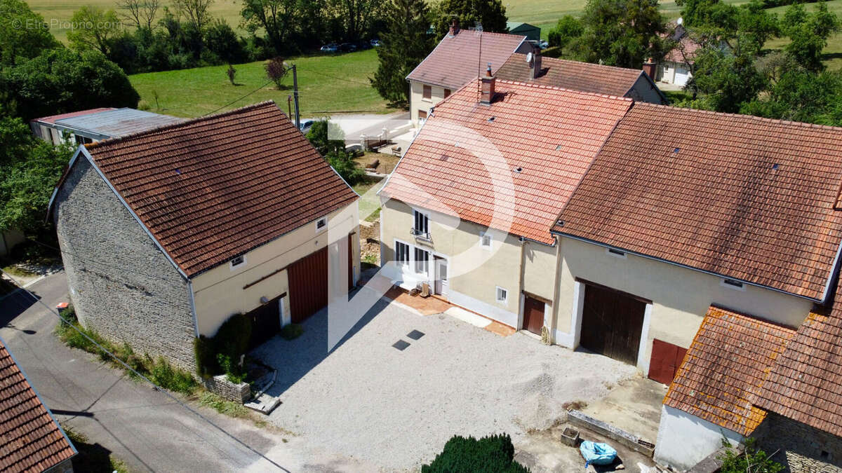 Maison rénovée située à Vesvres-sous-Chalancey 135 m² - photo 9