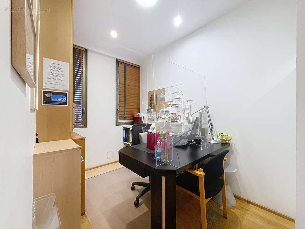 Commerce à PARIS-16E