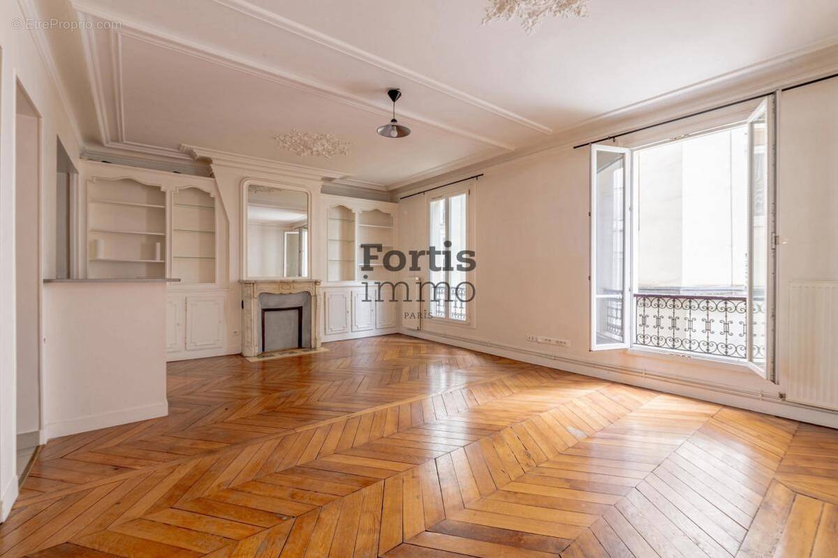 Appartement à PARIS-8E