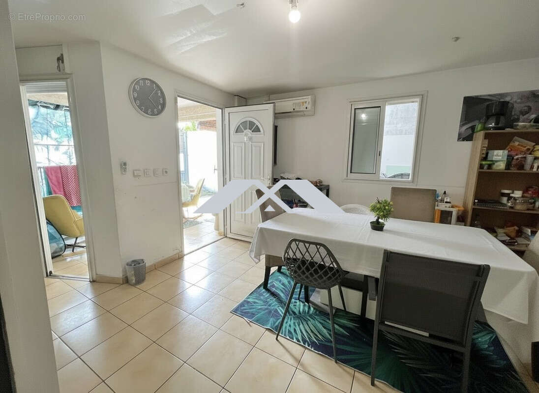 Maison 97 m² à Le Tampon  - photo 4
