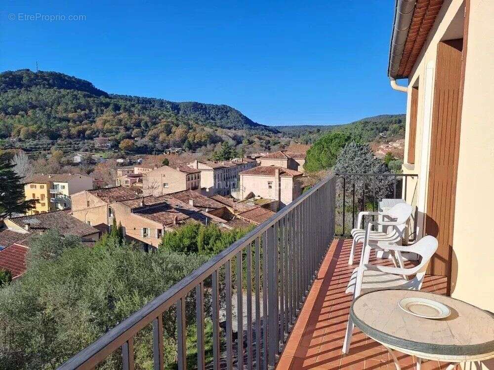 Appartement à SALERNES