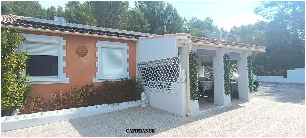 LE VAL (83) Maison de plain-pied rénovée avec photovoltaïque, terrain plat et garage - photo 10