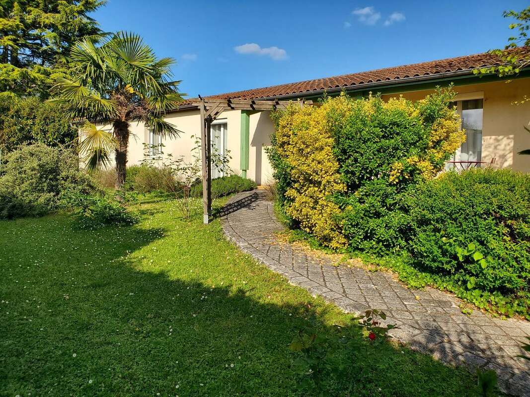Maison à CHAMPNIERS