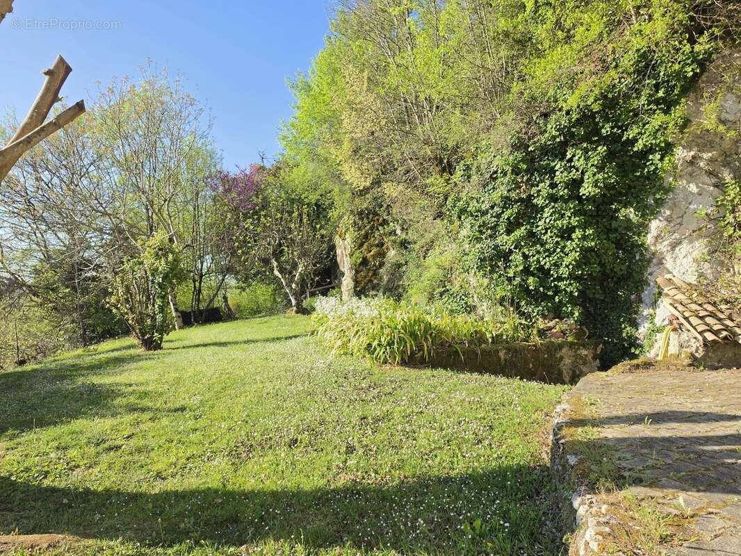 Maison à MONTAIGU-DE-QUERCY