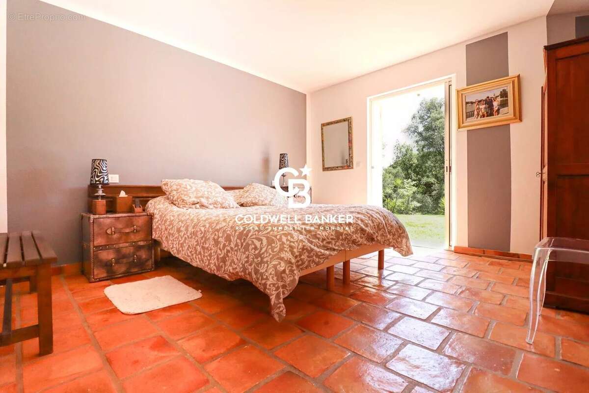 Maison à ROQUEBRUNE-SUR-ARGENS