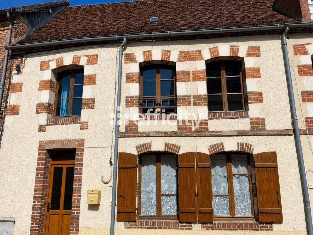 Maison à LONGNY-AU-PERCHE