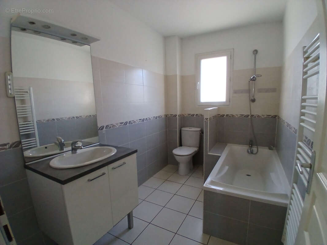 Maison à SAINT-HILAIRE-DE-BRETHMAS