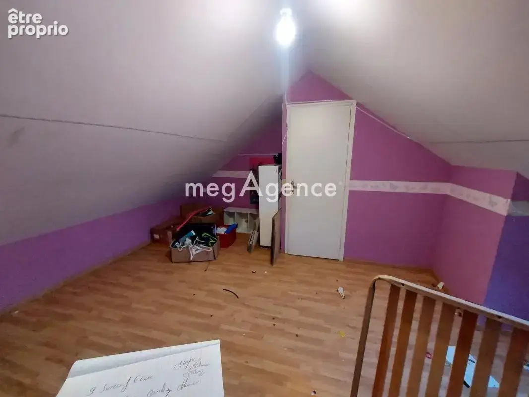 ERNÉE – Maison  d'environ 90 m² avec terrain de 500 m² et grand garage - photo 5
