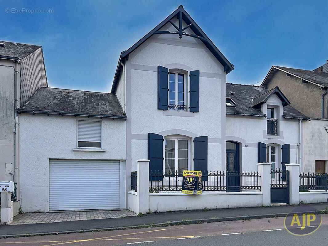 Maison à SAINT-MACAIRE-EN-MAUGES