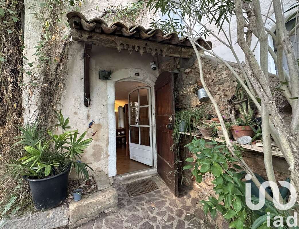 Photo 2 - Maison à SAINT-SATURNIN-DE-LUCIAN