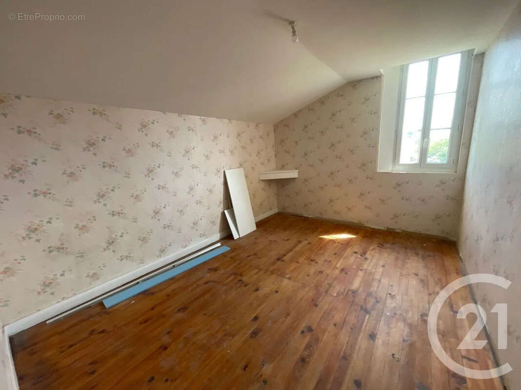Maison 124 m² à Coutras  - photo 8