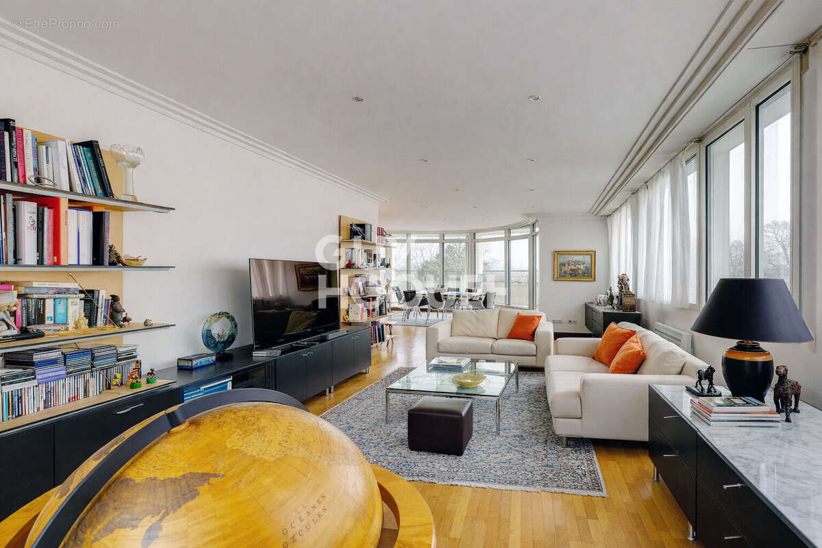 Appartement à COURBEVOIE