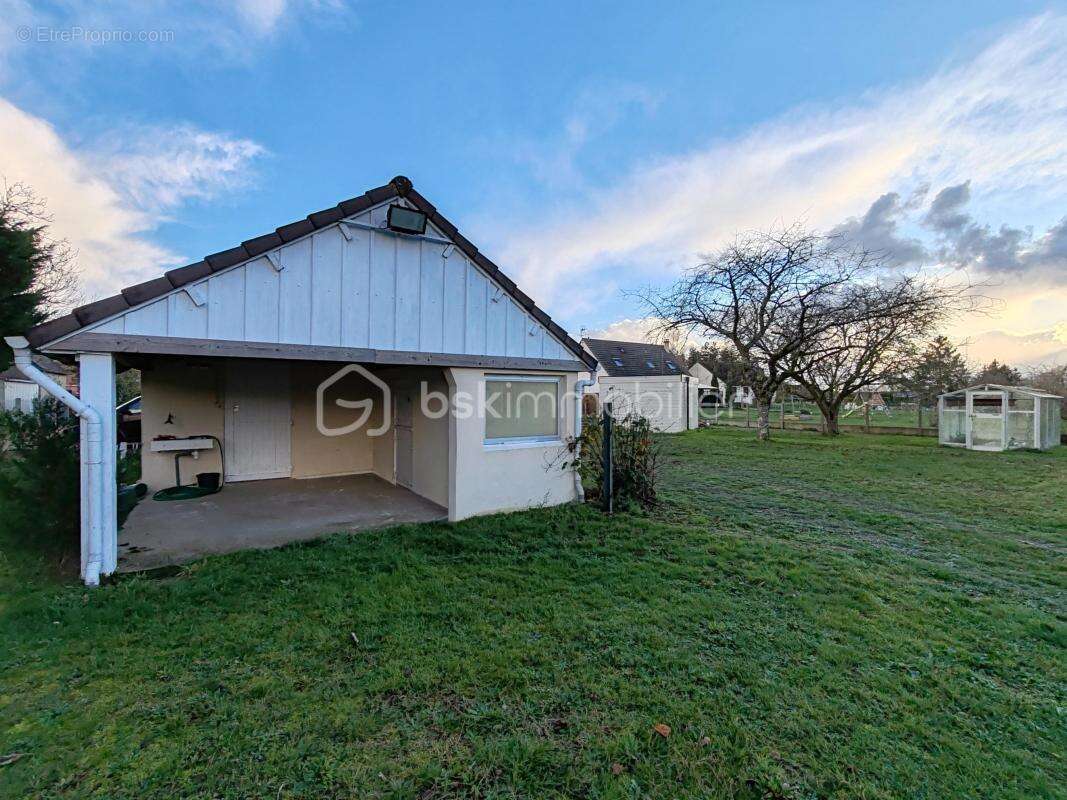Maison à LES BORDES