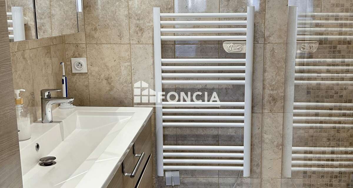 Maison à ROQUEBRUNE-SUR-ARGENS